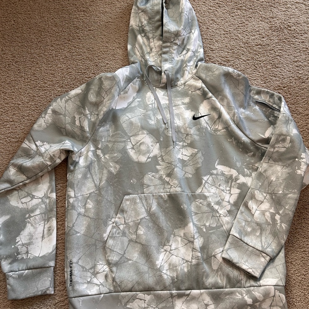 Nike Therma-FIT Gray and Cream Patterned Jacket - men’s medium